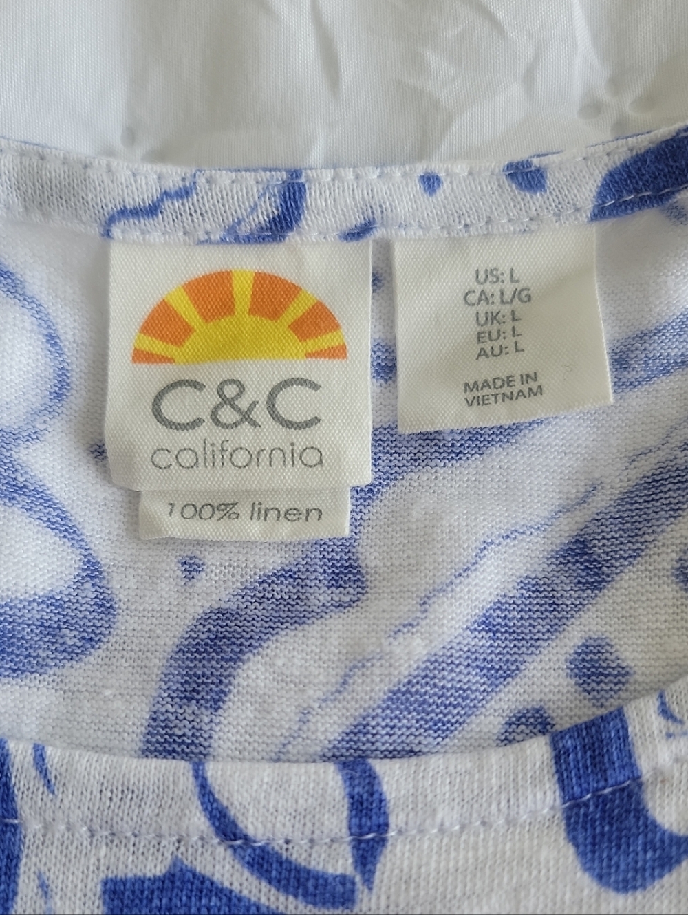 C&C California White Linen Top with Blue Abstract Print